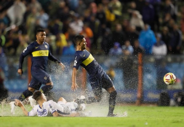 Bebelo Reynoso tiene un esguince grado 2 en su rodilla por la falta que recibió ayer en el partido. 