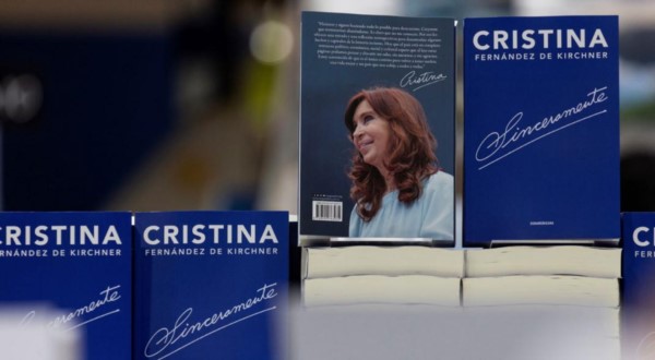 La editorial Sudamericana, del grupo Penguin Random House, guardó el secreto de la publicación del libro bajo cuatro llaves desde que firmó contrato con la ex presidenta.