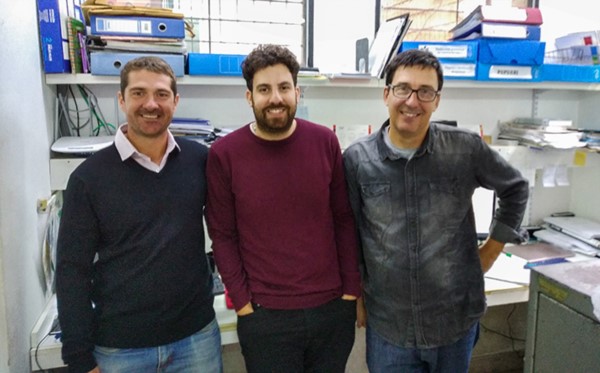 Martín Espariz (izq.), Mariano Torres Manno y Christian Magni, investigadores del Instituto de Biología Molecular y Celular de Rosario (IBR-CONICET), y de la Universidad Nacional de Rosario. (foto CYT