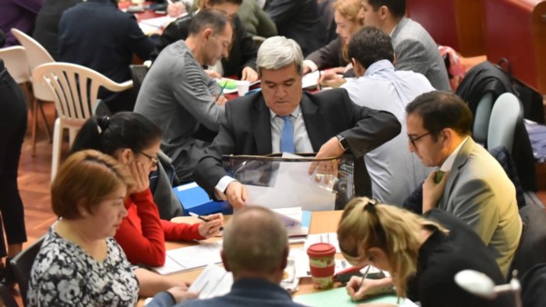 Votos. Hubo un avance muy importante en el día de ayer y para hoy se espera terminar todo el proceso de conteo de la provincia en Legislatura.