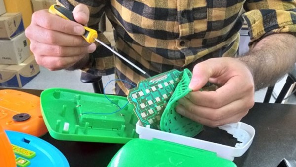 Arreglos. El trabajo de adaptación de juguetes ya está en marcha.