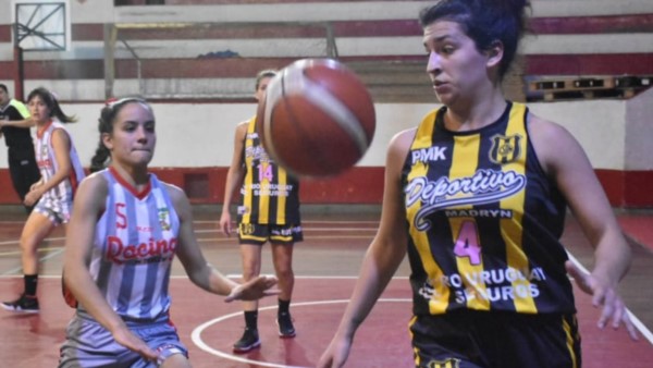Ana Videla y Fiorella Bona en acción. Ambos equipos dejaron todo en la cancha, en la final del torneo Apertura de básquet femenino de la ABECh.