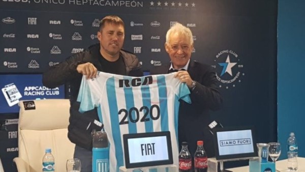 Eduardo Coudet puso el gancho y renovó su contrato con Racing por una temporada más.