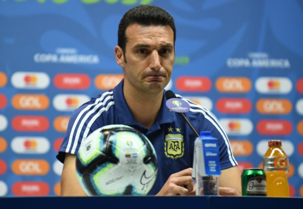 Scaloni no confirmó el equipo porque considera que lo mejor es que “el entrenador rival no sepa de la manera en la que vamos a salir a jugarle”. 