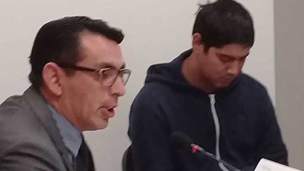 Mariano Santos pidió la devolución de su celular. No se lo dieron.
