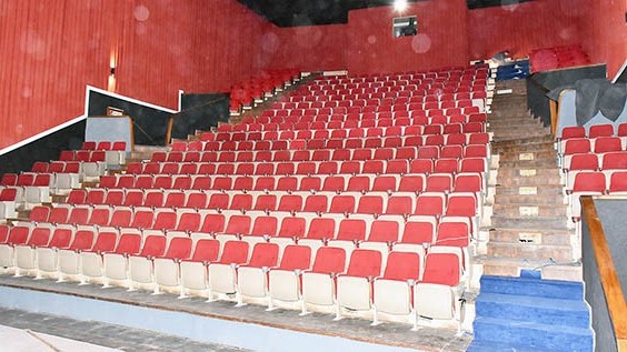 Así se ve. Nuevas butacas, más grandes y confortables . Reabre este jueves el Cine  Coliseo de Trelew. 