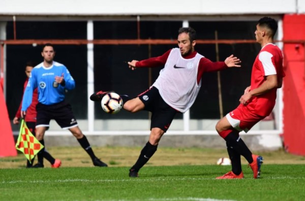 En el primer amistoso de la mañana, San Lorenzo y Estudiantes igualaron 0-0 en el Nuevo Gasómetro.