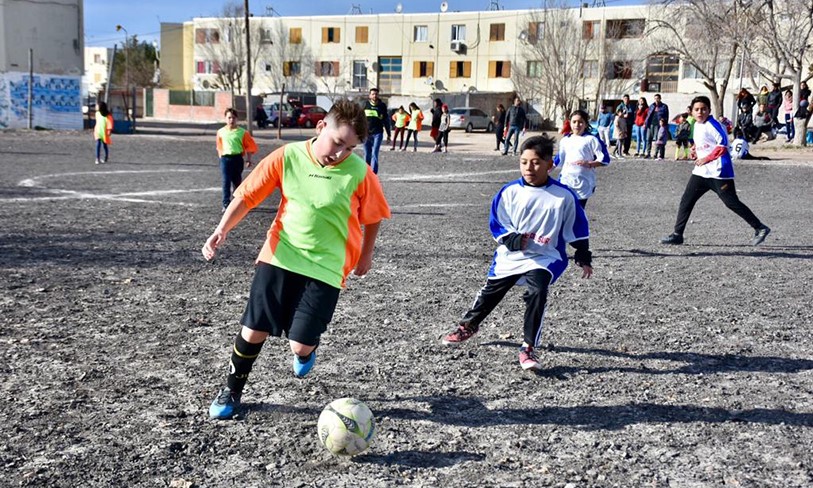 Hubo fútbol en Barrio Constitución, conocido como Las Mil Viviendas.