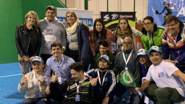 Todos los ganadores. Los mejores jugadores de padel del país jugaron el fin de semana en Trelew.