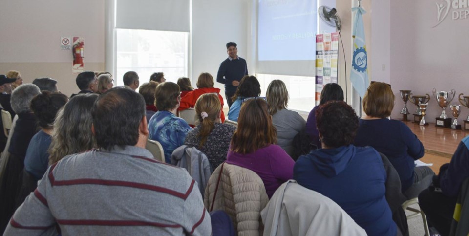 Más de 40 jugadores de Newcom de Trelew y Rawson participaron de la capacitación en el Hotel Deportivo.