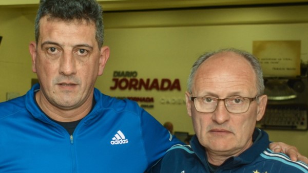 Sergio Pezzotta, junto al mundialista Darío García, en la redacción de Jornada en la tarde de ayer. 