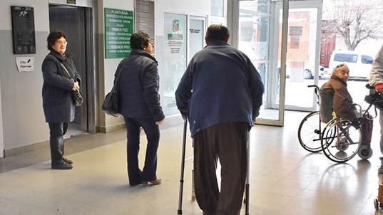 En los hospitales de la provincia se adoptó la modalidad de retención de servicios por dos y tres horas.