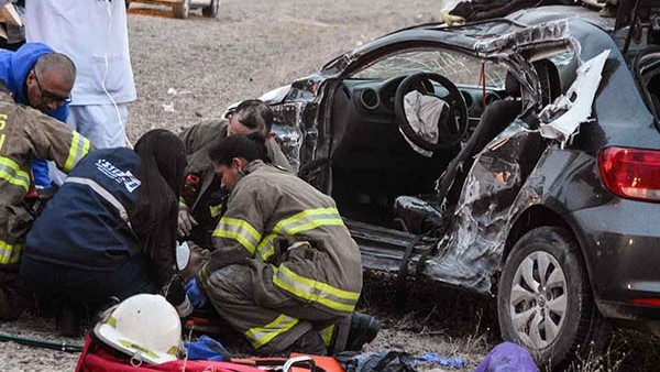 El violento siniestro implicó a un camión Fiat Iveco, perteneciente a  una distribuidora local.