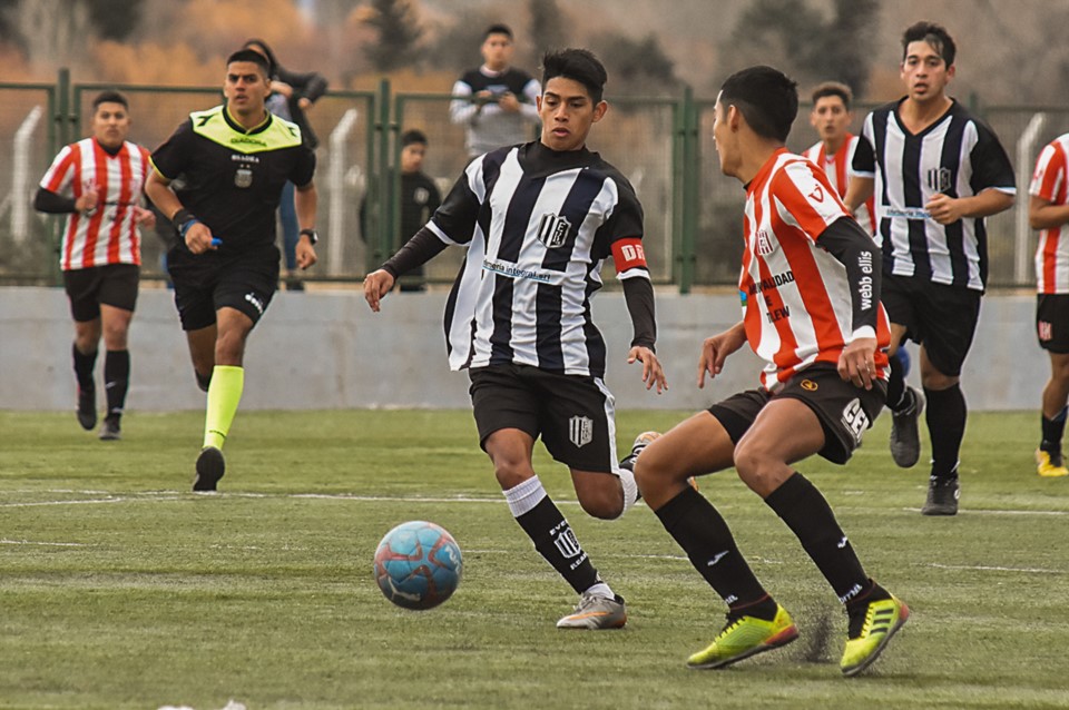 Ever Ready ganó la ida por 2-1, pero por una mala inclusión, el Tribunal de Penas dio el triunfo por 1-0 a Racing.