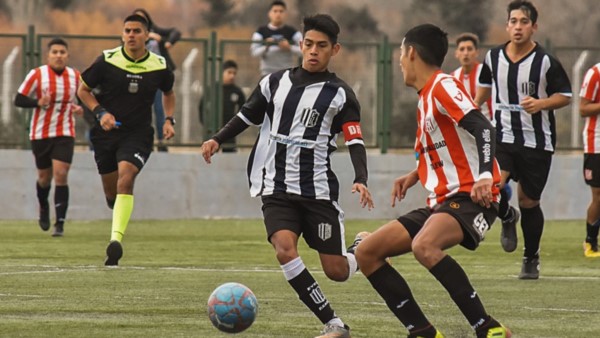 Ever Ready ganó la ida por 2-1, pero por una mala inclusión, el Tribunal de Penas dio el triunfo por 1-0 a Racing.