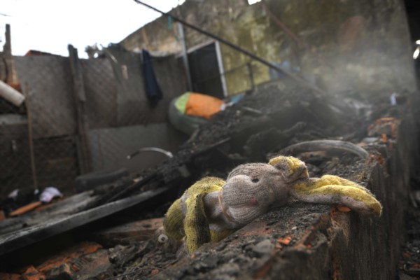 Cinco niños de entre 4 y 15 años murieron al incendiarse su vivienda en el partido bonaerense de Pilar.