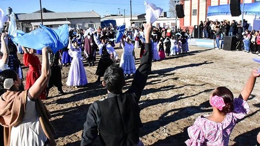 Madryn festejó un nuevo aniversario del 9 de julio con un gran pericón.