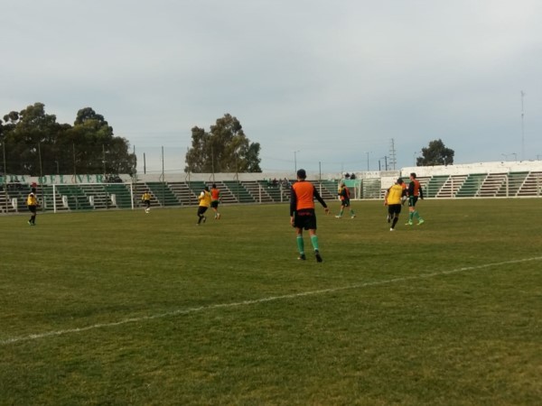 En un nuevo amistoaso, Madryn venció 4 a 2 a Germinal (Foto Lorena Barroso).