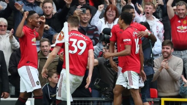 Manchester United inicia la Premier goleando 4-0 al Chelsea.