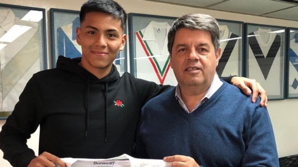 Damián Fernández, que jugó en Racing y La Ribera, firmó con Vélez.