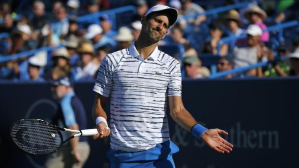 Djokovic, N°1 del mundo y defensor del título, perdió 3-6, 6-3 y 6-3 con Medvedev (8°) en semifinales del Masters 1000.