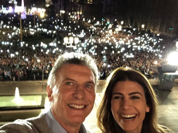 Entre lágrimas y voz quebrada Macri agradeció masivo apoyo.