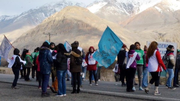 Abrigados. Los estatales cordilleranos también salieron a la ruta.