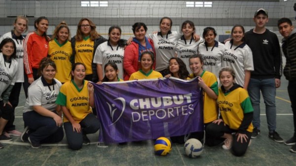 En las instalaciones del Gimnasio Municipal de 28 de Julio, se realizó ayer la instancia zonal de los Juegos Evita de vóley. Hoy habrá fútbol en Dolavon y mañana handball en Gaiman.