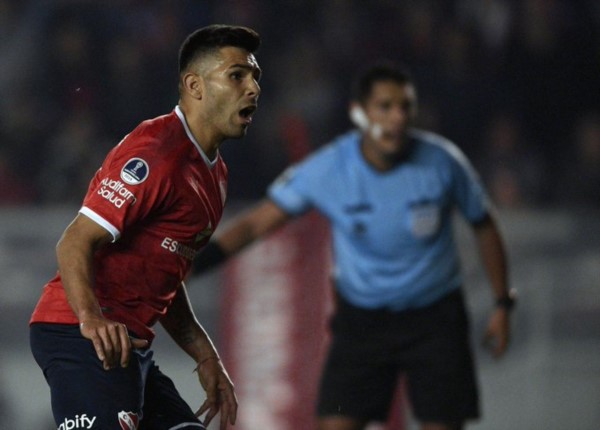 Silvio "Chirola" Romero fue el héroe de los diablos rojos anotando los dos tantos.