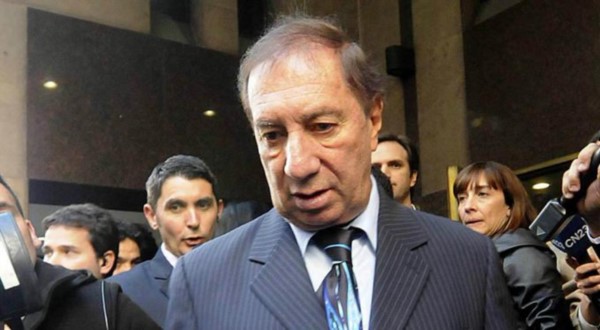 Carlos Bilardo recibió el alta, pero deberá seguir con controles médico.