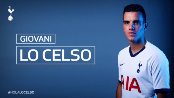 El volante argentino ya posó con la camiseta de los Spurs.