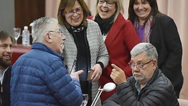 Sonrisas. Todos se molestaron pero pocos diputados mostraron su recibo para transparentar.