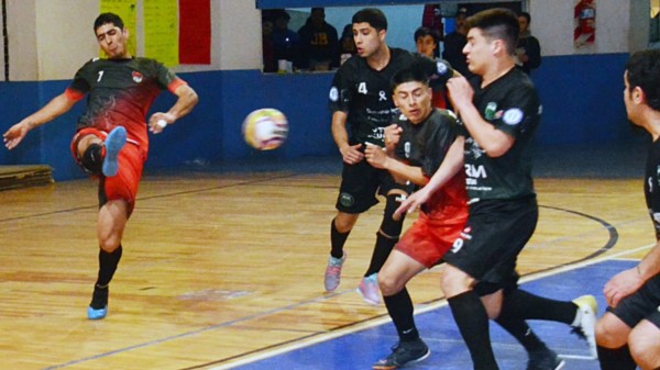 Torino y Gregores se enfrentaron ayer en el Gimnasio Municipal nº 1 de Trelew.