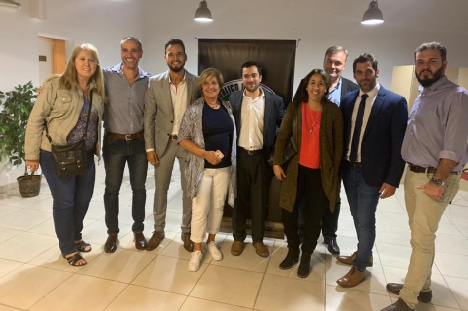 En pleno. Comisión Directiva y adherentes del Colegio de letrados que presentó el recurso judicial.