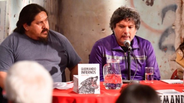 El escritor Rodolfo Ap Iwan realizó la presentación de su libro que reúne sus últimas poesías escritas.