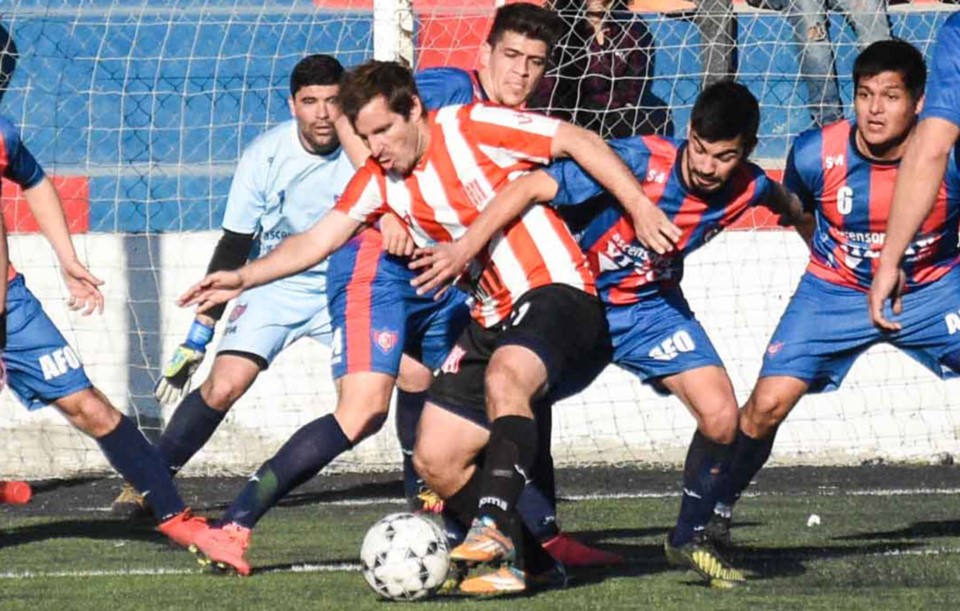 Martín Bataller fue uno de los protagonistas e nla red en la tarde de ayer de Racing Club de Trelew.