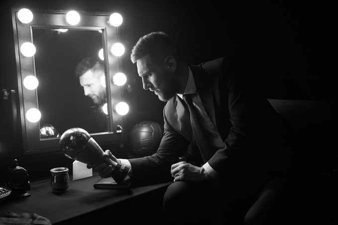 Leo Messi, a solas con su premio. Simplemente, "The Best".
