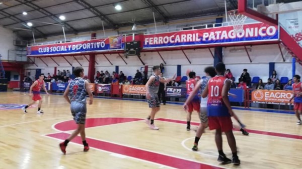 Ferro hizo fuerte su localía y acabó doblegando a Huracán, consiguiendo su quinto triunfo en el torneo. El viernes la “Maquinita” visita a Racing.