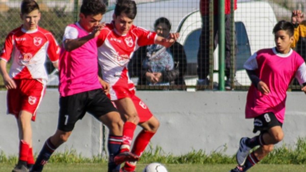 La actividad en fútbol es variada. Hoy habrá semifinales de ambos sexos.