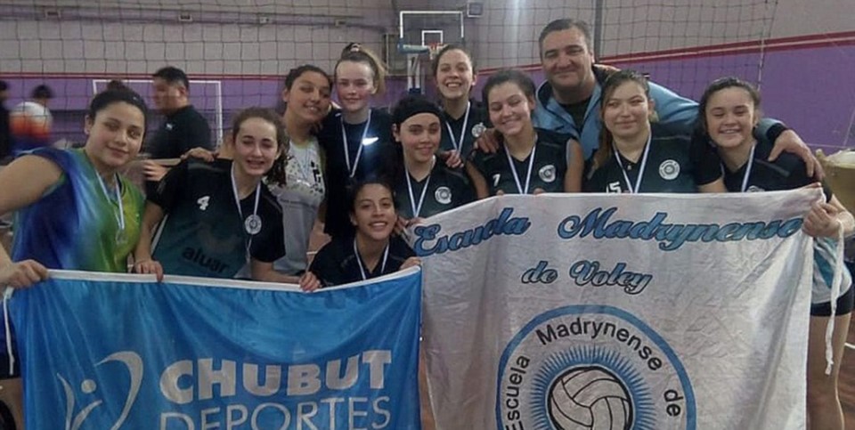 Las chicas de la categoría Sub 15 de la Escuela Madrynense de Vóley, representarán a Chubut en Mar del Plata.