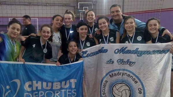 Las chicas de la categoría Sub 15 de la Escuela Madrynense de Vóley, representarán a Chubut en Mar del Plata.