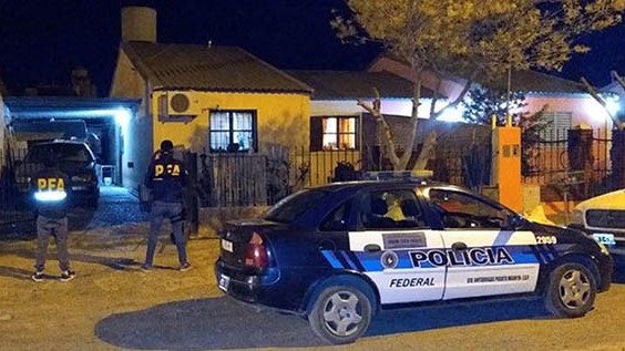 El allanamiento que permitió desbaratar un lugar de ventas de estupefacientes en Puerto Madryn.