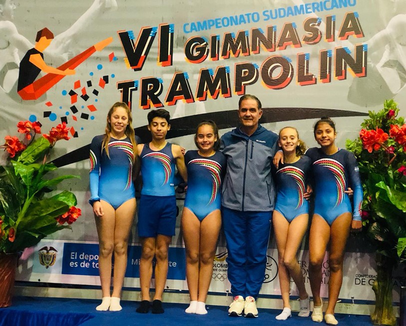 Cinco gimnastas de Akrobatos participan en Colombia junto a Freyer.