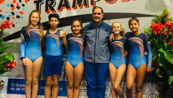 Cinco gimnastas de Akrobatos participan en Colombia junto a Freyer.