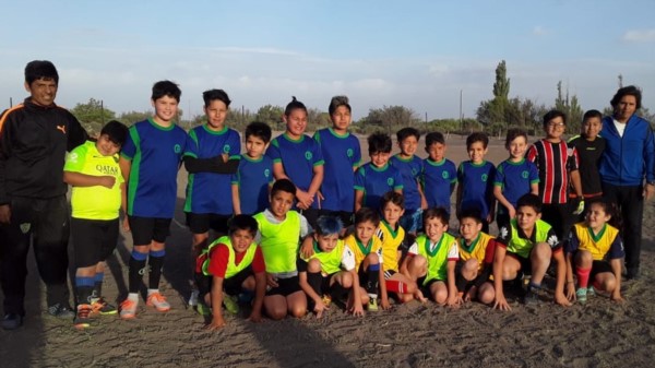 Los Bichitos Colorados se preparan para jugar el Mundialito en Chile.