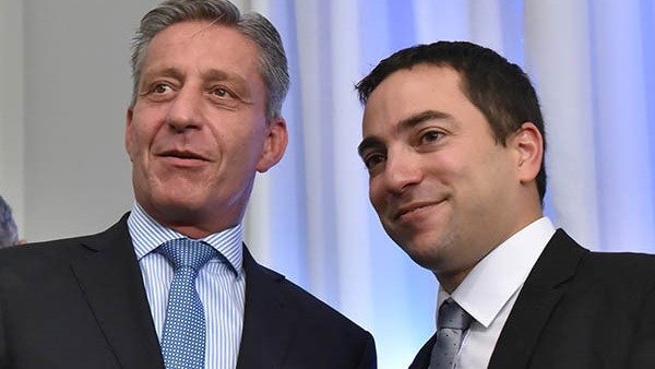 Respaldo. El gobernador junto al flamante abogado de la Provincia. 