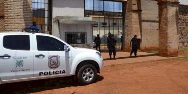 El historial de fugas de cárceles paraguayas, después de la Guerra de la Triple Alianza, es amplia, difiriendo el número de participantes y las causas de las mismas.