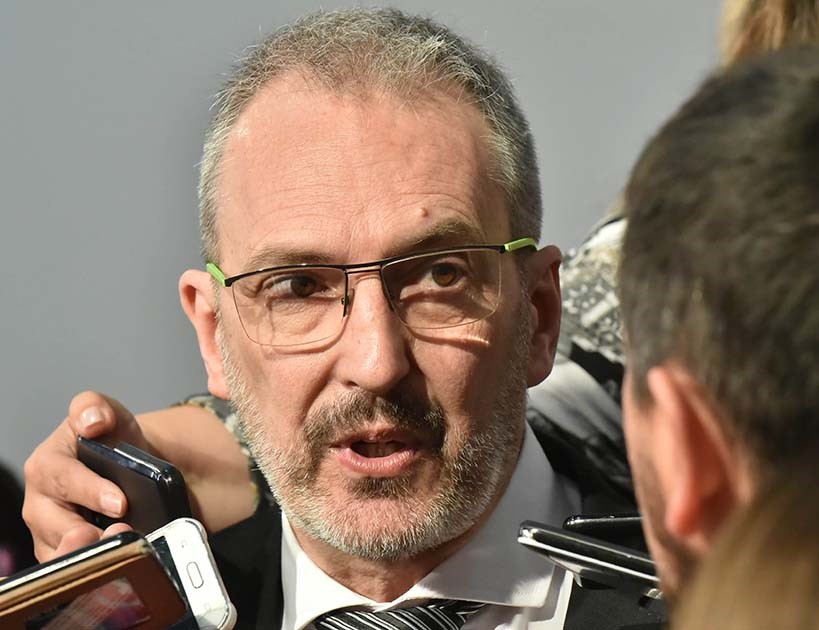 Ministro. Puratich, de Salud, de quien depende esta iniciativa oficial.