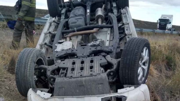 La camioneta VW Amarok se dirigía de Bahía Blanca a Trelew y volcó.