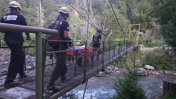 El GEAM efectuó con éxito el descenso para luego trasladar a la víctima hasta el hospital de El Bolsón.